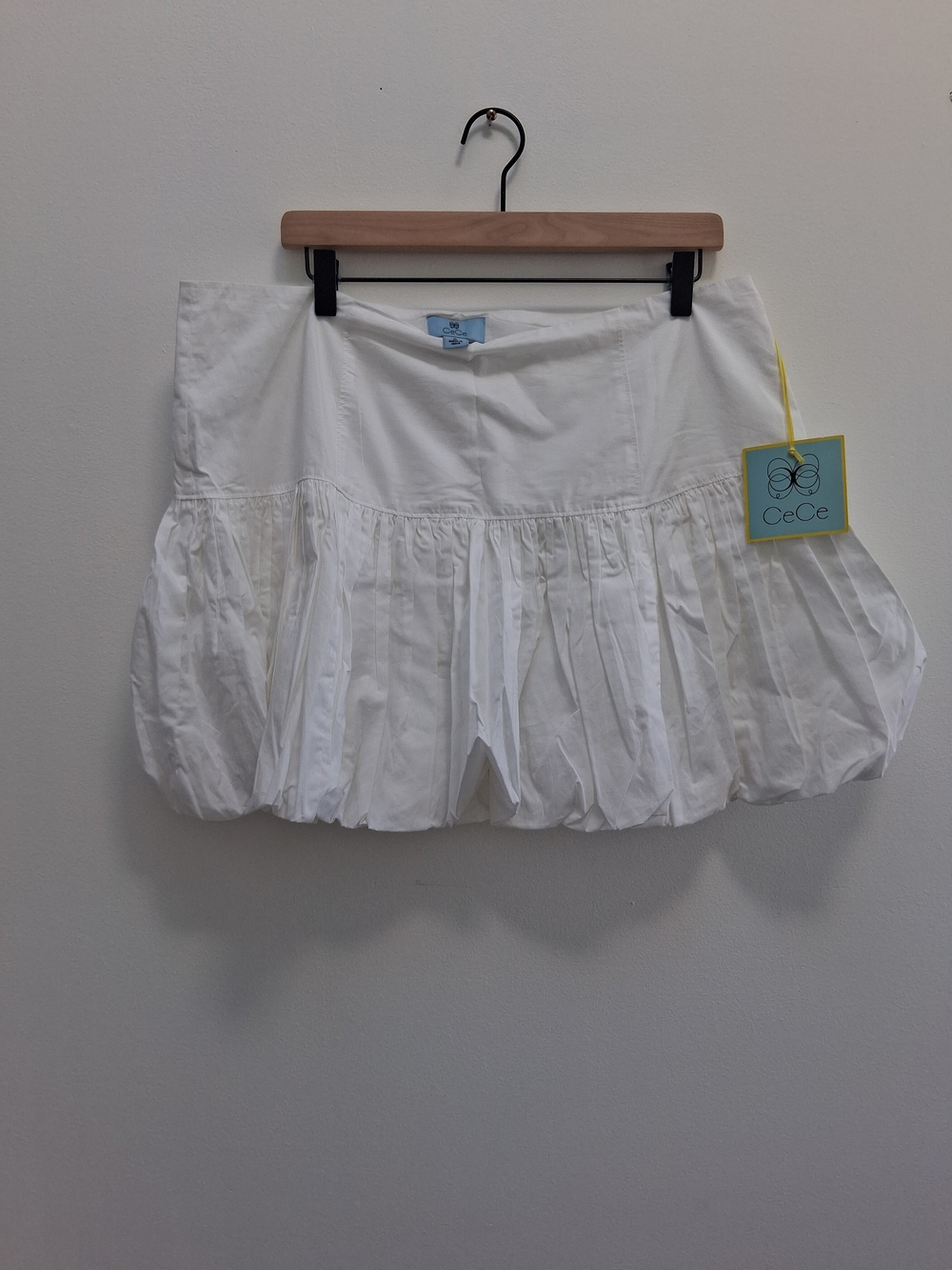 CeCe White Ruffle Bubble Hem Skirt Sz XL